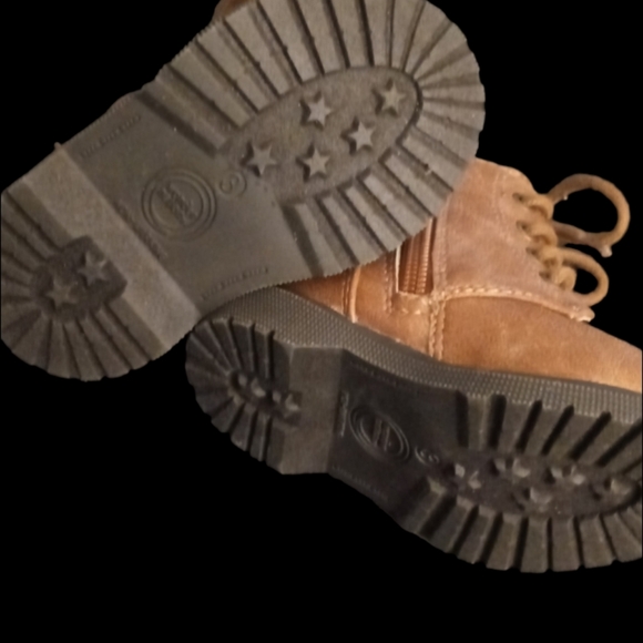 Wonderland Toddler Boots - Picture 3 of 4